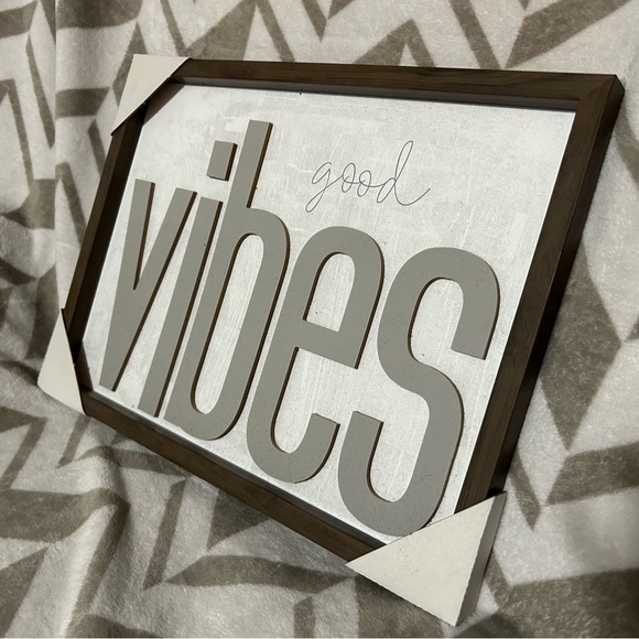 Good Vibes Sign - Picture 2 of 3